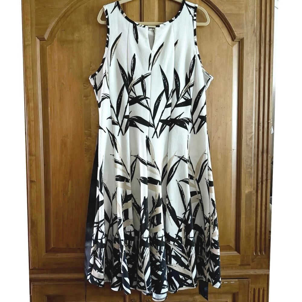Haani fit and flare A line dress belted sleeveless floral midi maxi plus size 2X - Picture 3 of 11